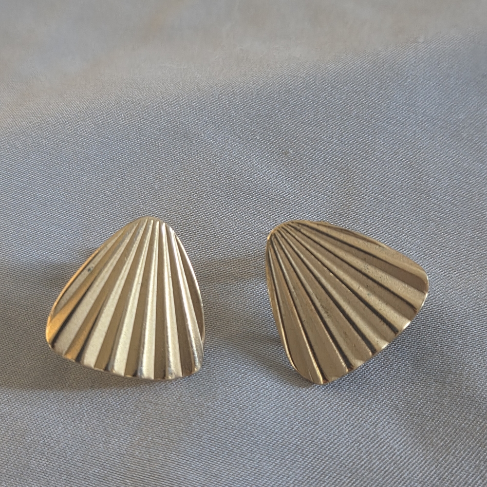 Napier Signed Gold Shell Screwback Clip On Earrings